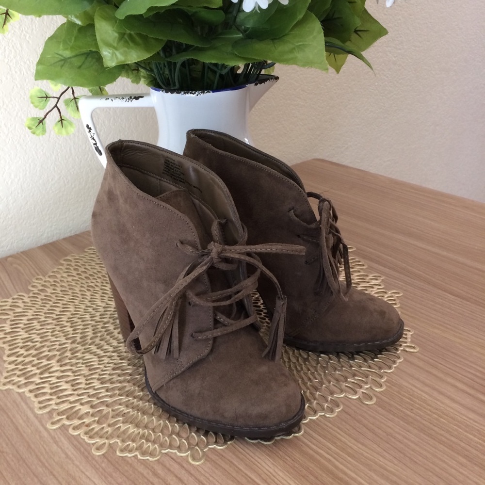 *SOLD* Suede Ankle Booties